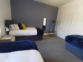 Comfy and Cozy 3 Bed house, free parking & Wifi